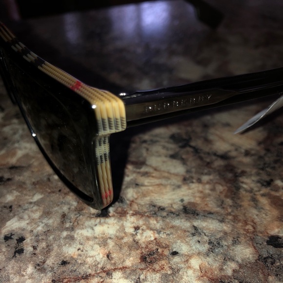 brand new burberry sun glasses